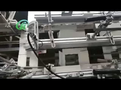 Pliant et collant la machine pour la petite case