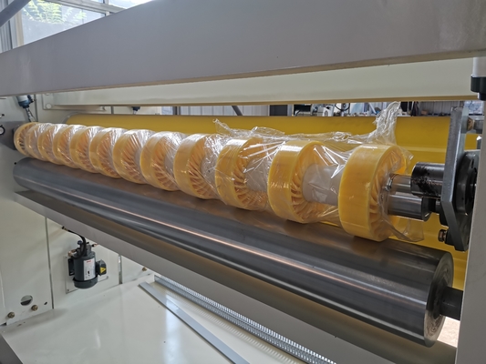 La chaîne de production du carton 2200 ondulé OR a découpé la machine
