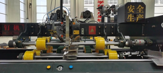 Modèle piquant du contrôle 2000 de PLC de machine de double d'une seule pièce servo semi automatique