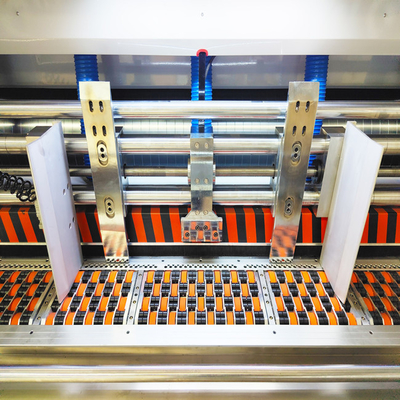 Machine d'impression ondulée de Flexo de carton de 4 couleurs avec rainer 250pcs/min de découpage