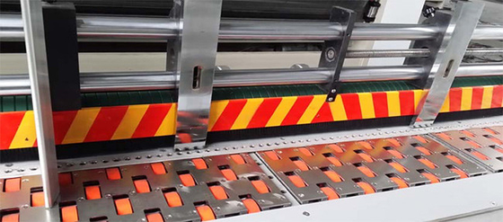 Le coupeur de matrice rotatoire ondulé de Slotter de machine d'impression de Flexo de carton d'encre a adapté aux besoins du client