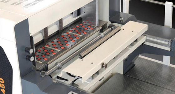Machine de découpe automatique de carton ondulé hydraulique PLC avec rainage et découpe à 5000 pièces/heure pour machine de découpe de boîtes en carton ondulé