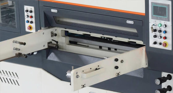 Machine de découpe automatique de carton ondulé hydraulique PLC avec rainage et découpe à 5000 pièces/heure pour machine de découpe de boîtes en carton ondulé