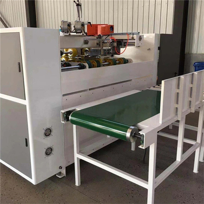 Machine piquante de boîte automatique de carton de PLC avec le double moteur servo
