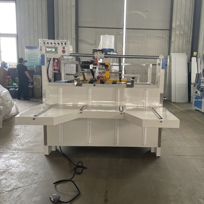 Le PLC a commandé le dossier de 200mm collant la tension 2800mm de la machine 380V/220V