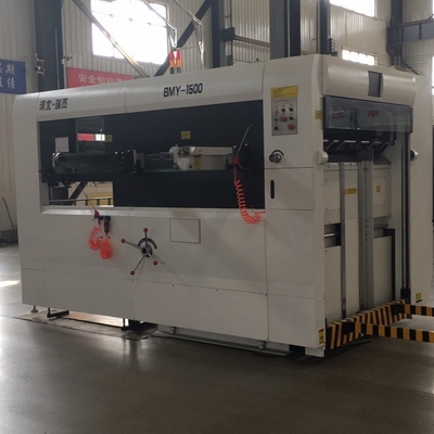 Machine de découpe et de creusement semi-automatique de carton ondulé BMY-1500