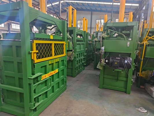 Déchets de papier pour emballage plastique type 20T bouteille hydraulique d'eau minérale et carton