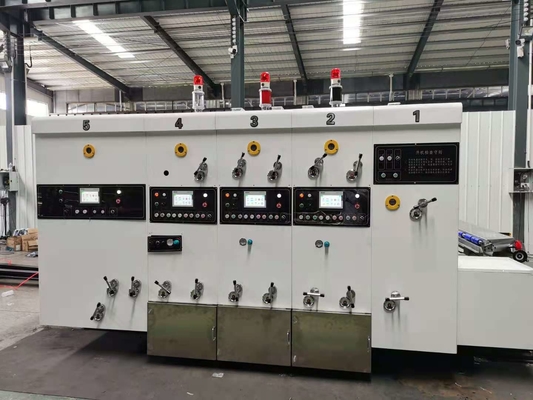 Une machine ondulée complètement automatique Slotter de boîte de couleur