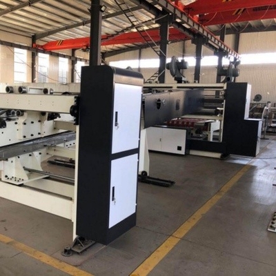 Machine à plier en flexo pour la conversion du carton ondulé en carton