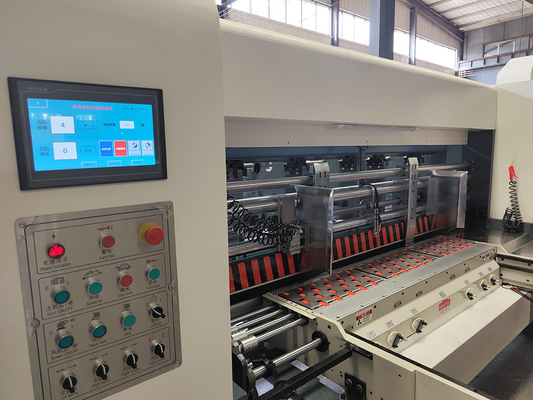 Machine de fente à commande par ordinateur pour carton ondulé