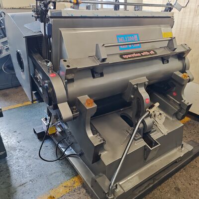 Méthode d'alimentation en huile électrique adaptée à la découpe et aux procédés de production de précision