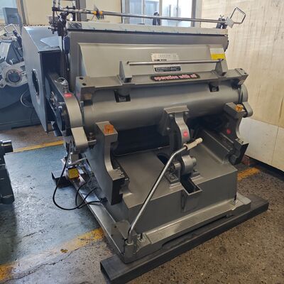 5.5KW puissance du moteur carton ondulé machine de découpe sous pression plaque d'acier inoxydable Hengshui moteur offrant stable et de coupe