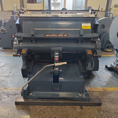 Machine à découper à la matrice manuelle machine à creuser en carton ondulé machine à découper à la matrice avec plaque d'aspiration électrique frein d'embrayage idéal faire carton