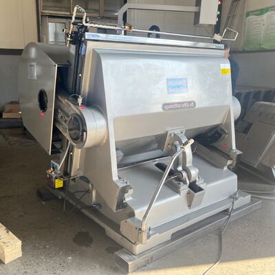 Vitesse de coupe de 4800 à 8000 feuilles par heure Machine de découpe sous pression pour carton ondulé offrant une précision de plus ou moins 075 millimètres