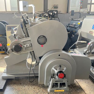 Machine à découper à la matrice de carton ondulé à plat avec dimension de la machine 5129 4150 2346 mm et haute précision de coupe idéale pour l'industrie