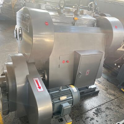 La machine de découpe à l'aide de carton à plat offre des performances stables et une coupe constante au fil du temps