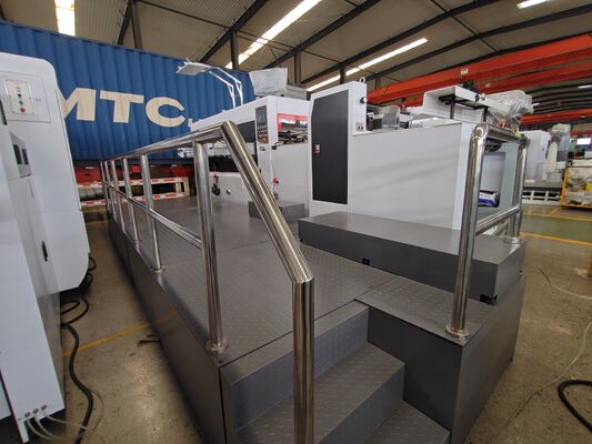 Machine de découpe sous pression de carton ondulé de haute précision avec alimentateur de bord en plomb et système de détection de la couche avant légère Rikko pour le contrôle