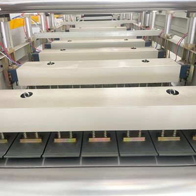 Plaque de pressage pour ligne de production de carton ondulé