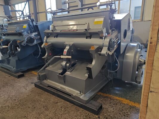 Machine de découpe à la matrice manuelle en carton ondulé ML1200, de grande capacité, de dimensions de 1200 × 830 mm et équipée de quatre systèmes de sécurité