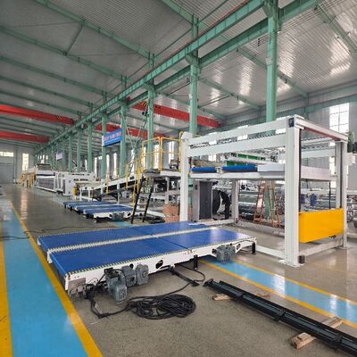 Tableau ondulé 5 couches ligne de production de carton ondulé Voltage 380V Convient pour le processus de fabrication de matériaux d'emballage