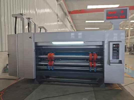Machine d'impression et de découpe flexographique automatique à alimentation par le bord, avec une vitesse de 100-130 m/min et une impression de précision pour cartons ondulés