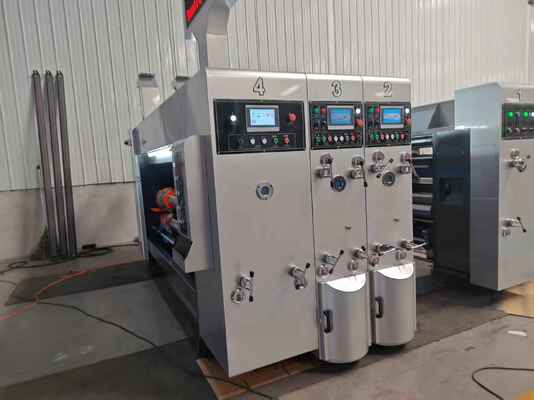 Machine d'impression et de découpe flexographique automatique à alimentation par le bord, avec une vitesse de 100-130 m/min et une impression de précision pour cartons ondulés