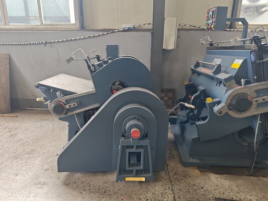 ML750 Machine à découper à la matrice semi-automatique avec quatre pièces de sécurité et embrayage de frein à plaque d'aspiration électrique pour cartons ondulés de 750 x 520 mm