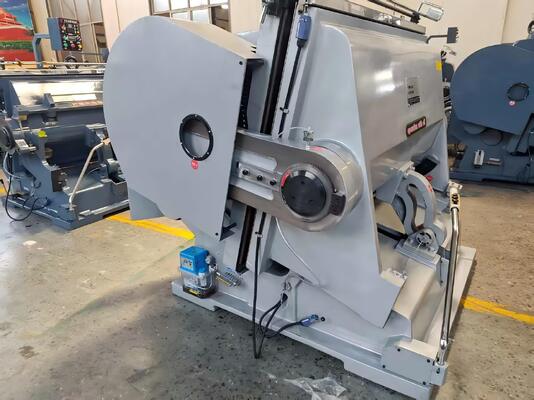 ML1500 Machine de découpe semi-automatique de cartons ondulés avec frein d'embrayage à plaque d'aspiration électrique et quatre dispositifs de sécurité pour une taille effective maximale de 1500 × 1050 mm