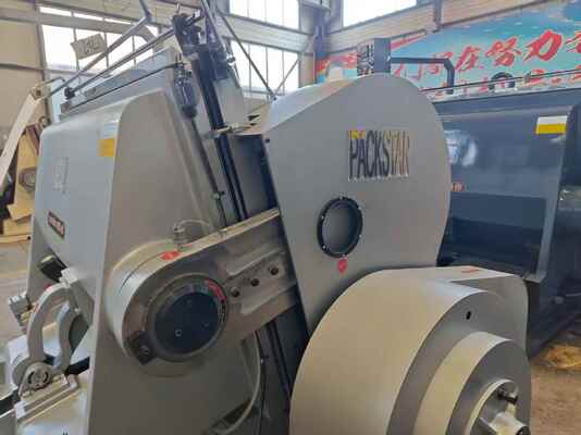 ML1500 Machine de découpe semi-automatique de cartons ondulés avec frein d'embrayage à plaque d'aspiration électrique et quatre dispositifs de sécurité pour une taille effective maximale de 1500 × 1050 mm