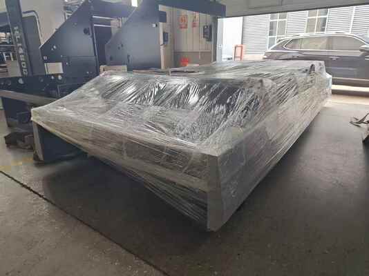 HL1600 machine de laminage automatique à flûte à grande vitesse 100 pièces/min avec taille 1600x1250 mm et alimentation automatique