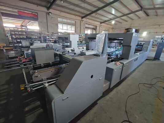 PT-A1250 Machine à coller des dossiers en carton ondulé à grande vitesse avec vitesse maximale de 300 m/min, contrôle par écran tactile PLC et entraînement indépendant d'alimentation en papier