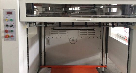 Machine à découper à la matrice de carton ondulé à plat semi-automatique avec une capacité de 4500 pièces/heure pour le creusement et la découpe à la matrice