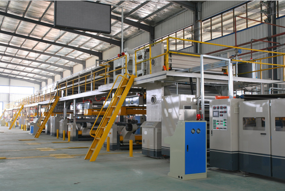Chaîne de production ondulée de carton de rouleau de cinq couches 150m/Min ultra-rapide